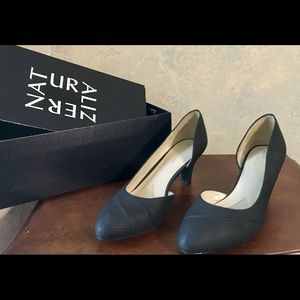 Naturalizer Deva Dorsey snake print pumps sz 6